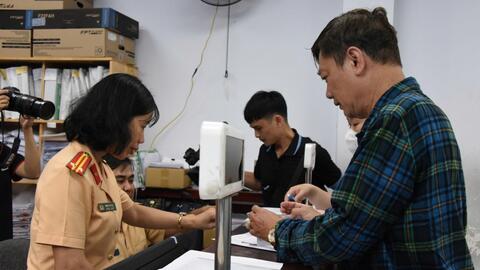 Giao nhiệm vụ đăng ký xe ô tô cho công an xã, thị trấn