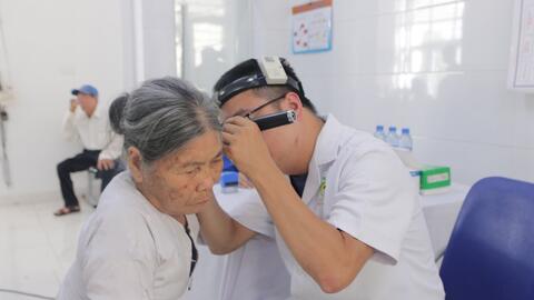 TP Hồ Chí Minh tăng cường khám sức khỏe cho người cao tuổi