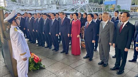 Tổng Bí thư Tô Lâm dâng hoa tưởng niệm Chủ tịch Hồ Chí Minh ở Bảo tàng Văn minh Châu Á