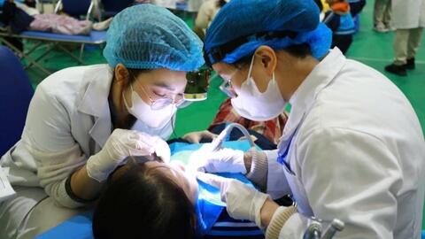Chăm sóc sức khoẻ nha học đường cho 1.300 học sinh