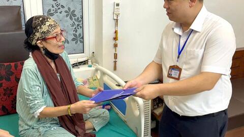 Trả kết quả thủ tục hành chính tận nhà cho bệnh nhân ung thư