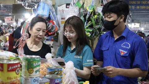 Đồng hành cùng bà con tiểu thương, chợ truyền thống chuyển đổi số