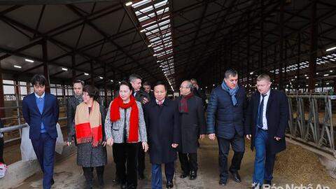 Chủ tịch Quốc hội Nguyễn Thị Kim Ngân thăm Trang trại TH tại Nga