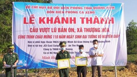 Khánh thành cầu vượt lũ cho đồng bào Rục tại xã miền núi Thượng Hóa (Quảng Bình)