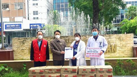 Doanh nghiệp Hàn Quốc gửi 1.800 phần quà tặng bệnh nhân Covid-19 tại Hà Nội