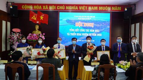 Xem doanh nghiệp và nhà đầu tư là trung tâm