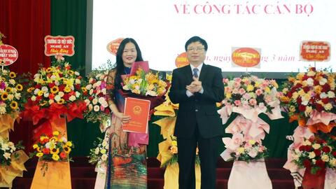 Trao quyết định bổ nhiệm Phó hiệu trưởng Trường Cao đẳng Sư phạm Nghệ An