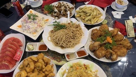 Khóc dở, mếu dở vì những bữa tiệc chia tay