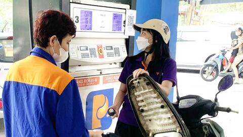 Giá xăng RON95-III lùi về ngưỡng 22.519 đồng mỗi lít