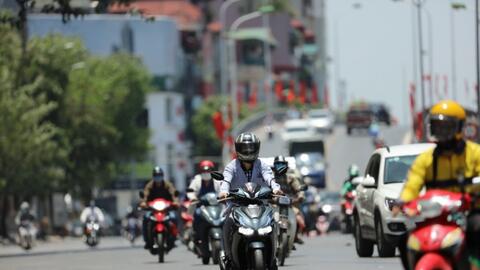 Hà Nội nắng nóng gay gắt, chiều tối và đêm có mưa rào, dông vài nơi