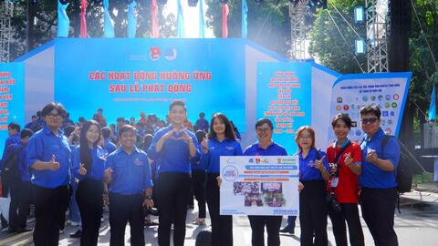 Những ngòi bút trẻ “bán chuyên” tỏa sáng