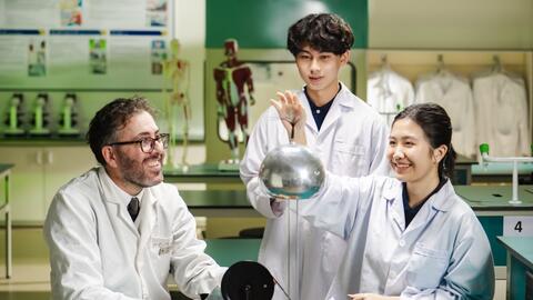 14 học sinh Vinschool đạt Top 1 trong các môn thi Cambridge quốc tế