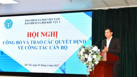 BHXH Khu vực I trao Quyết định nghỉ hưu cho 12 viên chức quản lý