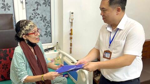 Trả kết quả thủ tục hành chính tận nhà cho bệnh nhân ung thư