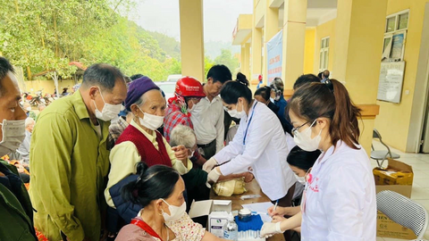Nâng tầm vóc bản làng: Lạng Sơn bền bỉ chăm sóc sức khỏe vùng cao.