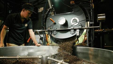 Giá cà phê hôm nay 13/8/2025: Trong nước cao nhất 107.000 đồng/kg