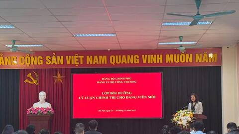 Khai mạc Lớp bồi dưỡng lý luận chính trị dành cho đảng viên mới