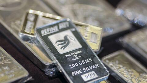 Giá bạc hôm nay 9/12/2025: Bạc sụt giảm