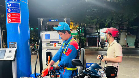 Giá xăng dầu hôm nay 26/12/2025: Tiếp đà giảm sâu