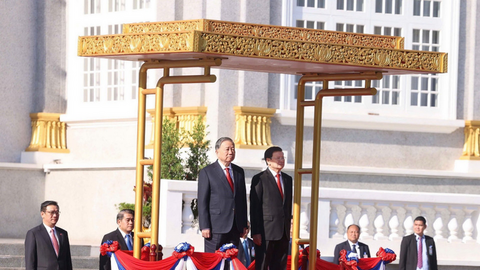 Lễ đón trọng thể Tổng Bí thư Tô Lâm tại thủ đô Viêng Chăn của CHDCND Lào