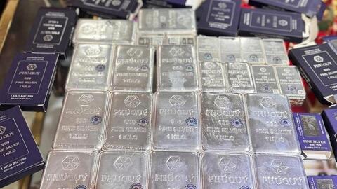 Giá bạc hôm nay 23/3/2026: Bạc trượt dài sau quyết định của FED