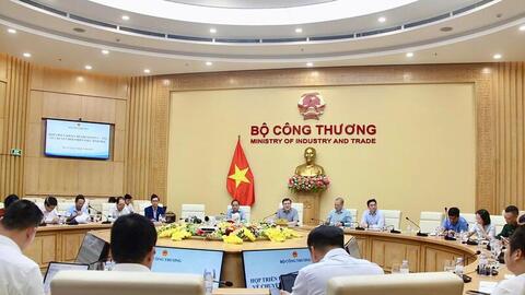 Bộ Công Thương lấy ý kiến về lộ trình chuyển đổi xăng sinh học E10 trong tháng 4