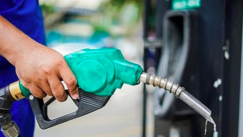 Bộ Công Thương thông tin về việc áp thuế bảo vệ môi trường với xăng dầu từ 24h ngày 26/3