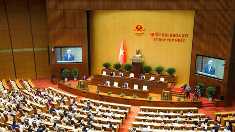 100% đại biểu Quốc hội biểu quyết thông qua Nghị quyết giảm thuế xăng, dầu