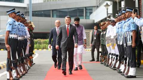 Thủ tướng tới New Delhi, bắt đầu chương trình dự Hội nghị thượng đỉnh BRICS và làm việc song phương tại Ấn Độ