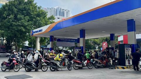 Giá xăng E10 giảm hơn 1.800 đồng/lít từ chiều 22/10