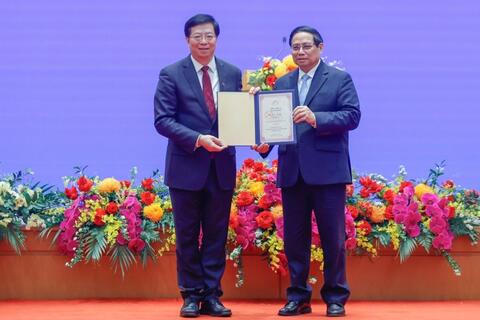 Thủ tướng Phạm Minh Chính nhận danh hiệu Giáo sư danh dự Đại học Thanh Hoa
