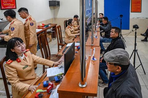Người dân thuận lợi khi thực hiện cấp, đổi giấy phép lái xe