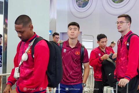 Đội tuyển Việt Nam lên đường sang Malaysia