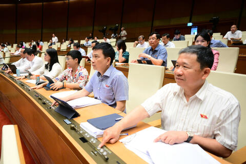 Thông qua Luật sửa đổi, bổ sung một số điều Luật Chất lượng sản phẩm, hàng hóa