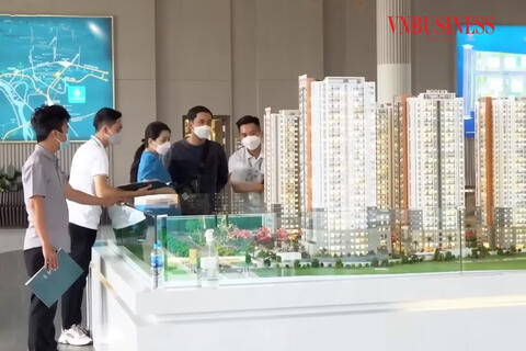 Ông lớn vào cuộc đua ‘bung hàng’, đã có nhà giá rẻ để mua?