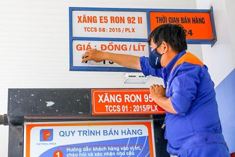 Giá xăng dầu giảm mạnh, có loại giảm hơn 1.200 đồng/lít