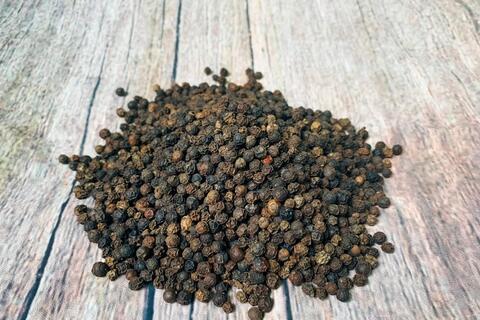 Giá tiêu giữ mức 142.000 đồng/kg, nông dân vẫn có tâm lý trữ hàng