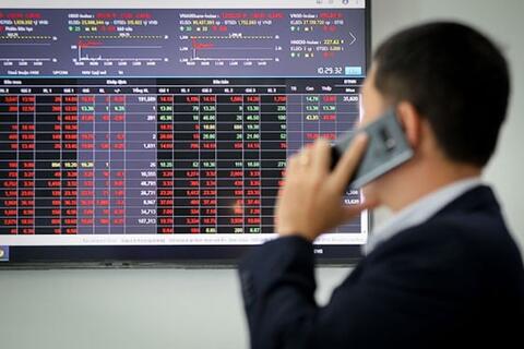 Doanh nghiệp kiến nghị gì mà Bộ Tài chính rút đề xuất nộp thuế ngay khi nhận cổ tức bằng chứng khoán?