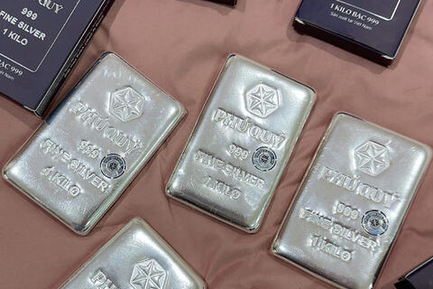 Giá bạc hôm nay 20/10/2025: Bạc neo cao