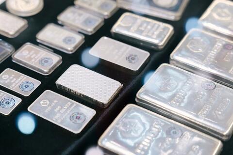 Giá bạc hôm nay 3/11/2025: Bạc ổn định