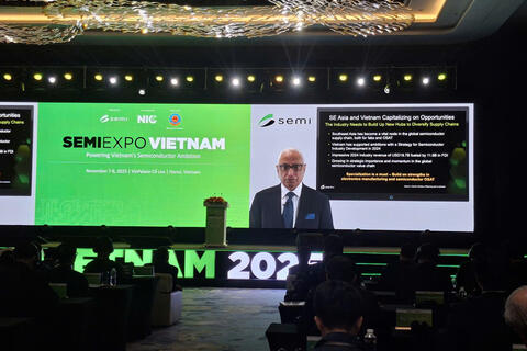 Phó Thủ tướng Nguyễn Chí Dũng dự lễ khai mạc triển lãm ngành bán dẫn