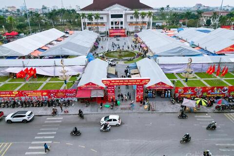 Sôi động hội chợ xúc tiến thương mại và sản phẩm OCOP tại Hưng Yên