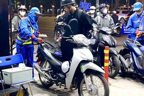 Giá xăng dầu hôm nay 21/1/2026: Tăng mạnh gần 2%