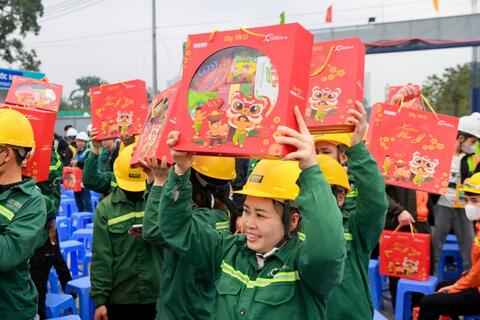 Báo Nhân Dân "Xây Tết" cho hơn 1.100 công nhân xây dựng