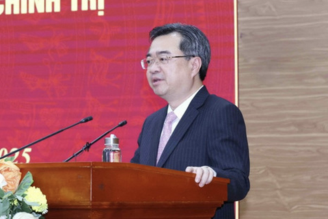 Trưởng ban Chính sách, chiến lược Trung ương Nguyễn Thanh Nghị gửi chương trình hành động đến đơn vị bầu cử tại Đắk Lắk