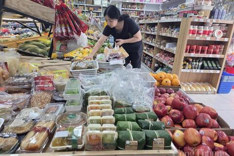 Thị trường thực phẩm dịp Rằm tháng Giêng ổn định, nguồn cung dồi dào
