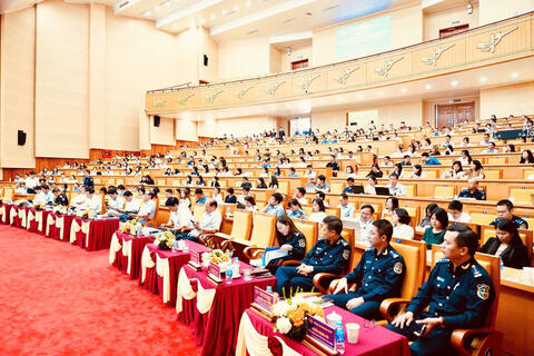 Hải quan khu vực IV đối thoại với doanh nghiệp xuất nhập khẩu