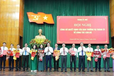 Thành phố Huế: Trao quyết định về công tác cán bộ  nhiều sở, ngành