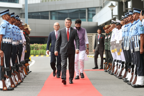 Thủ tướng tới New Delhi, bắt đầu chương trình dự Hội nghị thượng đỉnh BRICS và làm việc song phương tại Ấn Độ