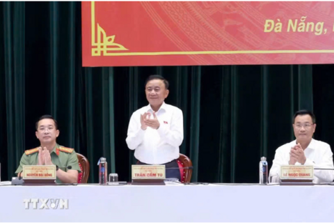 Thường trực Ban Bí thư Trần Cẩm Tú tiếp xúc cử tri tại Đà NẵngA